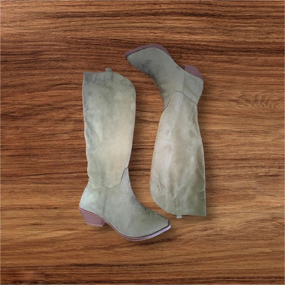 Elegant Olive Women's Boots aka BOOTS ON THE GROUND - Picture 1 of 5